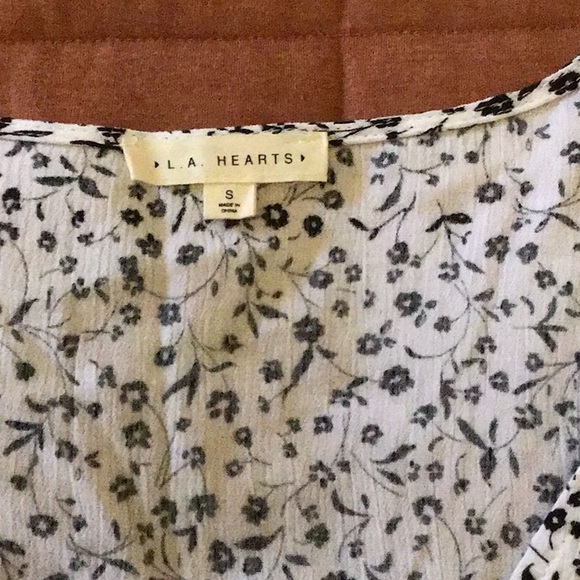 PacSun LA Hearts Floral Cropped Blouse - Picture 2 of 4